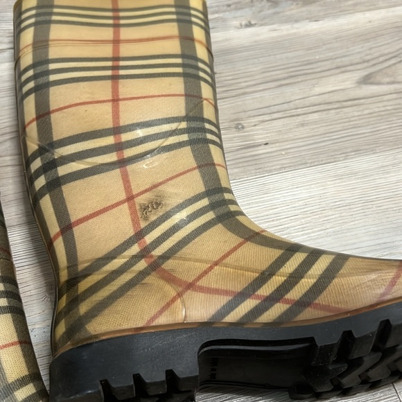 Burberry Rain Boots - Picture 16 of 16